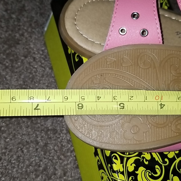 Chulis Angel Flower Sandals - Picture 8 of 8